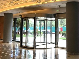 重要提示！旋轉門使用注意事項