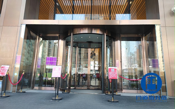 經典案例丨寶盾自動兩翼旋轉門養護保養服務