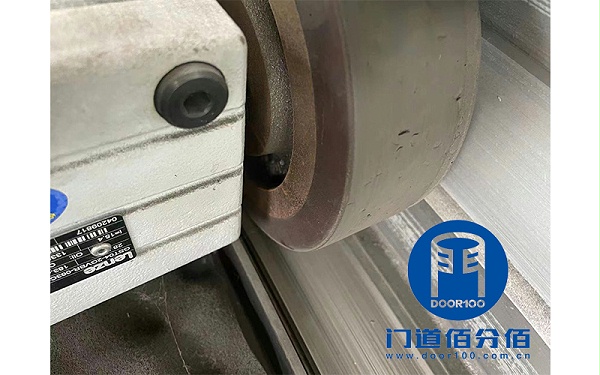 冬季多瑪自動旋轉門保養過程實錄