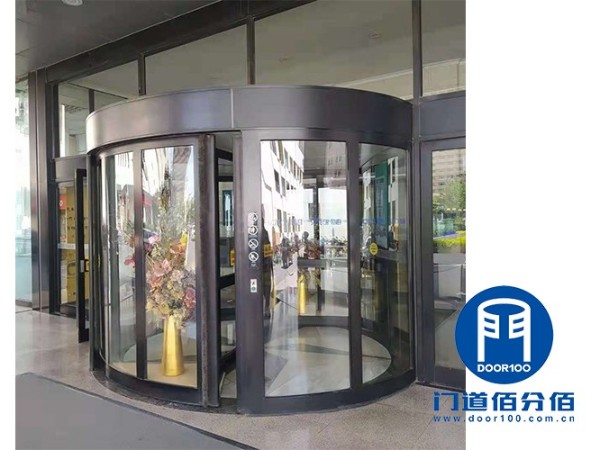 KBB自動旋轉門除塵維護過程