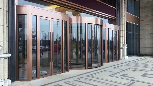 緊急處理措施：當酒店旋轉門壞了時該怎么做？