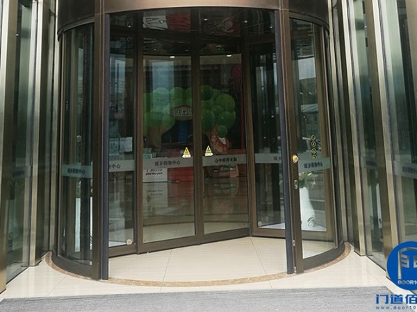 北京大興購物廣場自動旋轉門檔位調節功能維修服務