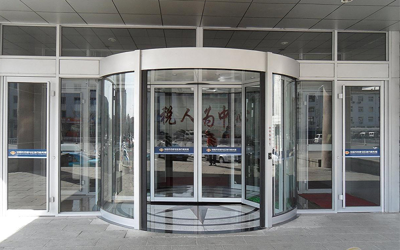 兩翼自動旋轉(zhuǎn)門有幾種運行模式？冬季應(yīng)該使用那種模式？