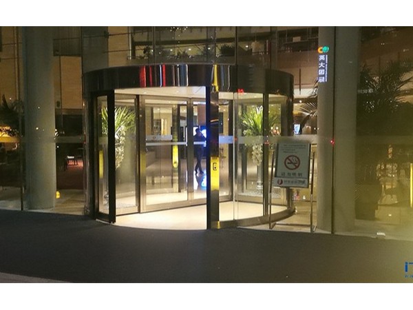 旋轉門售后服務案例酒店電動轉門保養服務